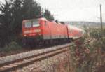 Eine 143 mit einer RB in Jena auf dem Weg nach Saalfeld im September 2000