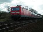 BR 143 283-0 mit RE 16327 auf der Fahrt nach Halle(Saale).Kurz hinter Erfurt am 12.04.2008