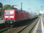 143 018-0 mit RE Braunschweig-Bielefeld am 13.05.2008 auf
Gleis 2 in Peine. Der Zug msste genau passend auf diesem Gleis aus 
Bielefeld kommend nach Braunschweig fahren. Jetzt fhrt
er aus diesem Gleis falsch in umgekehrter Richtung. Dafr
gibt es 2 Grnde:
Fr das falsche Gleis sprechen Bauarbeiten in Hmelerwald.
Fr den Zeitverzug war ein sog. Personenunfall in Bckeburg
nicht verantwortlich aber der Grund. Der Zug, der zu dieser Zeit
aus BI kommend htte da sein sollen, kam durch 1 1/2 stndige
Versptung erst um 10.55 Uhr an. Er wre 11.10 Uhr in BS
gewesen. 11.20 Uhr wre in BS auf Gleis 5 die Rckfahrt nach
BI gewesen. Stattdessen fllt der Zug aus.  Schienenersatzverkehr von Braunschweig nach Hannover!! 
Woran hats gefehlt? Am Zug also nicht. Am fehlenden Personal
oder an mangelnder Flexibilitt der Bahn?