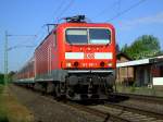 Die 143 961 am 13.05.2008 bei der Einfahrt mit einer RB in Redwitz (Rodach).