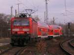 BR 143 010-7 mit RB nach Dresden Hbf  am 05.12.2008 in Elsterwerda Biehla.