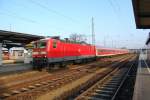 E-Lok der Baureihe 143 (143 650-0) steht mit dem Regional-Express nach Leipzig Hbf abfahr bereit in Cottbus Hbf. Hier mit  normaler  Zug-Kombi.