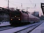 BR 143 015-6 kommt mit RE aus Leipzig
am 12.01.2009 in Dresden Hbf ein.