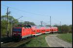 143 303 mit der S2 aus Gstrow-Schwaan-Rostock nach Warnemnde. Aufgenommen am 24.04.09 kurz vor dem Rostocker Hbf.