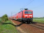 143 814-2 zieht den RE nach Dresden Hbf. Aufgenommen am 25.4.2009 bei Glaubitz.