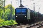 In den Abendstunden des 27.04.2009 kam die 143 874-6 der RBH als Lok Nr. 101 mit einem ganzen Kesselwagenzug aus dem Ruhrgebit in Richtung Bielefeld gerollt. Leider mute ich voll gegen die Sonne ankmpfen, darum kommen die Farben nicht ganz so doll durch. 