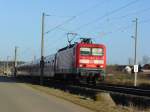 143 592-4 fhrt am 18.3.05 mit ihrer aus 3 Bx-Wagen und einem Bfx-Wagen bestehenden S3 nahe Ludersheim Winkelhaid entgegen,um anschlieend ihre Fahrt nach Roth ber Nrnberg fortzusetzten.