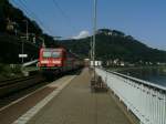 143 883 bei der Ausfahrt in Knigstein Richtung Dresden am 16.Juli 2009.