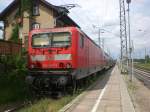 BR 143 als RE7 nach Dessau im Bahnhof Wnsdorf-Waldstadt.