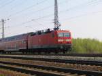 143 874-6 mit RB 10 nach Berlin Charlottenburg am 24.04.2005 bei der Ausfahrt in Nauen.