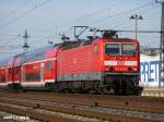 Zeitlos angenehme Anmutung - In 1984 bei der DR als BR243 eingefhrt, ist diese universelle Lokomotive als heutige DB BR143 fast berall in Deutschland anzutreffen und immernoch ein gutes Fotomotiv (07.12.2009).
