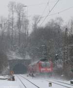 RB 31584 (Seebrugg-Freiburg(Breisgau) Hbf) mit Schublok 143 350-7 in Freiburg Wiehre 19.12.09. Die Lok wurde nach einem Unfall  neuaufgebaut .