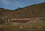 2 Lokomotiven der Baureihe 143 mit einem Regionalzug am Morgen des 7. April 2010 auf dem Pndericher Hangviadukt.