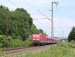 Immer wieder gerne gesehen sind die mit 143 bespannten N-Wagen-Zge, die montags-freitags den regionalen Verkehr auf der Filsbahn abwickeln. Am 9.7.2010 war die Stuttgarter  143 140-2 in eben jenen Diensten zu sehen und konnte kurz vor Gppingen auf den Chip meiner Kamera wandern.