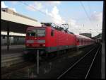 Ein sehr komischer PbZ mit zwei Loks der Baureihe 143, 143 615 vorne und 143 854 in der Mitte mit einem Weiteren x-Wage Park, aufgenommen in Duisburg Hbf