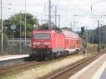 Hier 143 306-9 mit einem RE7 von Bad Belzig nach Wnsdorf-Waldstadt, beim rangieren am 29.8.2010 in Bad Belzig.