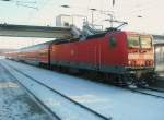 Hier 143 576-7 mit einem RE7 von Dessau Hbf. nach Berlin Friedrichstrae, dieser Zug stand am 18.12.2010 in Bad Belzig.