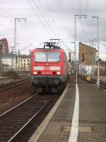 Ein BR 143 mit einer RB 55 in Frankfurt Sd am 24.01.09