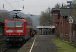 143 045 steht am 2.2.11 in Essen-Kettwig mit S6 nach Kln-Nippes