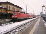 Hier 143 849-8 mit einem RE7 von Berlin Schnefeld Flughafen nach Bad Belzig, bei der Einfahrt am 13.2.2011 in Bad Belzig.