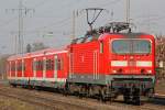 DB 143 815-9 zieht am 22.2.11 den Wchendlichen Pbz,bestehend aus zwei x Steuerwagen durch Ratingen-Lintorf.