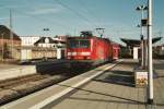  143 841 5 im Bahnhof von Gstrow  mit einer Regionalbahn  von Rostock eingefahrenim Jahr 2003