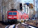 143 849-8 (RE33209) unterwegs nach Sassnitz.Im Hintergrund rechts, die stndig wachsende neue Sundquerung.  (Stralsund am 27.02.06) 