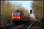 Mit dem RE nach Zwickau ist 143 850-6 am 14.1.2012 auf der Waldbahn zwischen Kleinzschocher und Markkleeberg unterwegs.