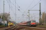 Die berfhrung der drei Fuballsonderzge von Dsseldorf nach Dortmund, hier in Dortmund Mengede. Es waren 143 853, 143 045 und 143 036 mit insgesammt 12 x-Wagen am 14.04.2012. Der vorderste Steuerwagen ist der Nachtexpress Wagen.