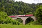 Eine unbekannte 143er zog den RB 26929 mit Versptung ber dem Ravennaviadukt im Hllental am 24.06.2012.