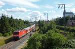 Die 143 083-4 fuhr am 22.07.2012 mit einem RE von Norddeich Mole gen Osten, hier in Leer.