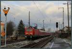 143 868-8 erreicht am 12.01.2013 mit dem RE10 den Bahnhof Taucha.