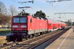 An Gleis 3 des Rheydter Hbf ist soeben die 143 129-5 mit einem Doppelstockzug als RB 27 nach Koblenz Hbf eingefahren.26.3.2013