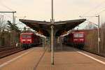 Treffen zweier S-Bahnen der Linie S2 in Dresden-Strehlen:  Links 143 828 Richtung Pirna und rechts die 143 909 zum Flughafen.