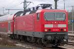 143 827-4 ( 91 80 6143 827-4 D-DB ), ex Fahrzeugnummer: 243 827-3, VEB Lokomotivbau Elektrotechnische Werke -Hans Beimler-, Hennigsdorf (LEW) 20277, Baujahr 1988, Erst-Bw Rostock, Eigentümer: DB Regio AG - Region Baden-Württemberg, Fahrzeugnutzer: Regionalverkehr Württemberg, [D]-Stuttgart, Bh Stuttgart, 02.02.2013, Plochingen Bf