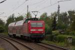 143 567 fhrt mit einer Regionalbahn aus Dresden-Stetzsch Richtung Coswig.