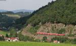 RB 26938 (Neustadt(Schwarzw)-Freiburg(Breisgau) Hbf) mit Schublok 143 *** bei Falkensteig 31.8.13