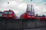 Auf der Mauer, auf der Lauer....eh ne eher hinter der Mauer lugen die beiden 143 614-6 und 143 330 im Düsseldorfer Regio Depot in Düsseldorf Wersten am Dillenburger Weg hervor.