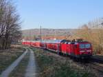 Stuttgart und der Lok-/Wagenmangel... eine fast unendliche Geschichte. Und genau eine Lok hatten sie für wenige Tage angemietet. Das war dann glücklicherweise auch noch die 500. also letzt Gebaute 143. Die Cottbusser 143 931 durfte am 12.3.14 einen Regional Express nach Stuttgart ziehen. 
Aufgenommen bei Kirchentellinsfurt. 