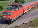 BR143 931 mit einem RE der Linie 3 zwischen Greifswald Sd und Greifswald Hbf am 01.06.03.