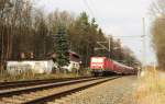 143 359 zieht den RE von Dresden Hbf nach Hof Hbf am 30.11.14 in Haselbrunn bei Plauen/V.