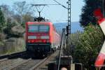 143 568 schiebt RB mit Dostos nach Koblenz bei Bonn-Beuel - 09.04.2015