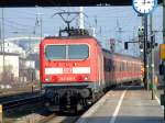 143 895 mit RB nach Plattling bei der Ausfahrt aus dem Regensburger Hbf, aufgenommen am 17.02.2007.