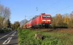 143 661 DB kommt mit der RB27 aus Mönchengladbach-Hbf nach  Koblenz-Hbf  aus Richtung Köln und fährt durch Bad-Honnef am Rhein in Richtung Koblenz auf der Rechte Rheinstrecke (KBS 465) bei Bad-Honnef am Rhein.
 Bei schönem Herbstwetter am Mittag vom 1.11.2015. 