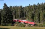 143 640-1 und 143 *** mit der RB 26945 (Freiburg(Brsg)Hbf-Seebrugg) bei Altglashütten 2.10.15