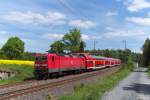 143 814 ist auf der Relation Hof - Dresden im Vogtland unterwegs. 18.05.2015 Bahnstrecke 6362 Leipzig - Hof bei Kornbach 