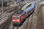 143 930-6 schiebt am 16.3.2016 ihre RB77 (RB21114) aus Neumünster in den Endbahnhof Kiel.