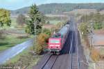 Blick von der alten Brücke der B 13 in Lehrberg nach Norden auf 143 240 mit RB nach Treuchtlingen am 18.10.02.