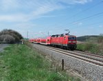 143 831 schiebt am 22.04.2016 einen RE nach Hof durch Obermylau(Vogtl.)