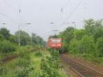 143 025 schiebt RB 27 am 10.06.07 in Richtung Kln Hbf in ein Gewitter.